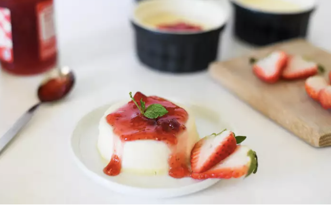 panna cotta with strawberries